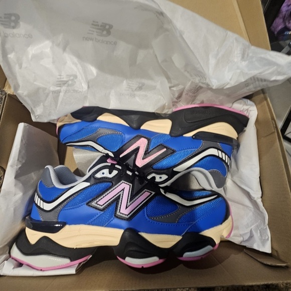 New Balance
9060 \